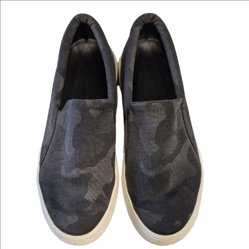 Vince Camuto Korli2 Grey Camouflage Grey Slip-On Platform Sneakers